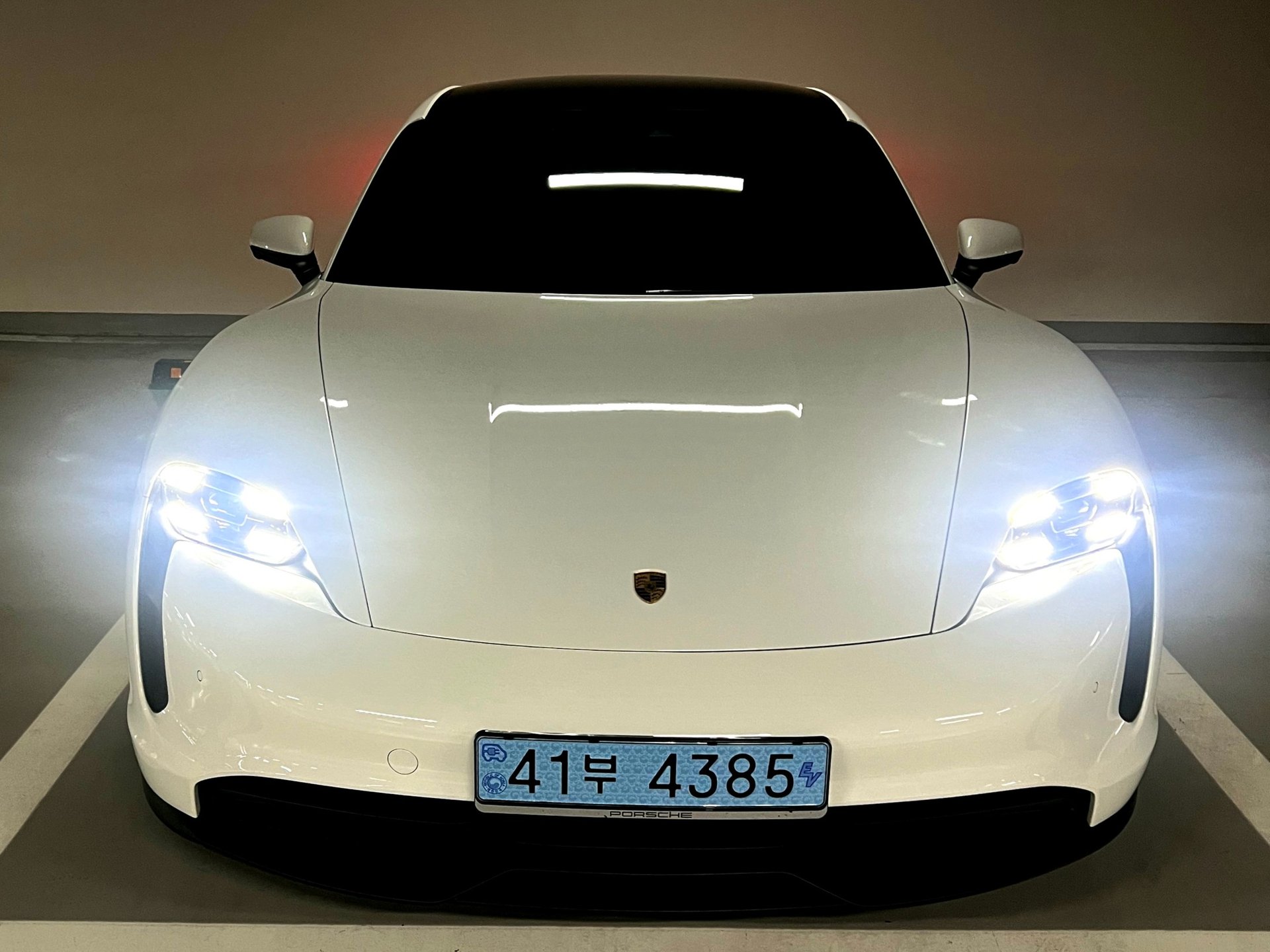 PORSCHE TAYCAN - View 1