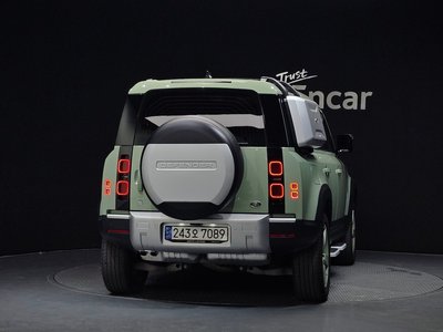 LAND ROVER DEFENDER - 3