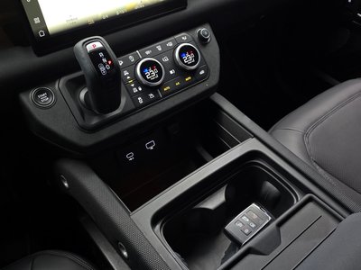 LAND ROVER DEFENDER - 9