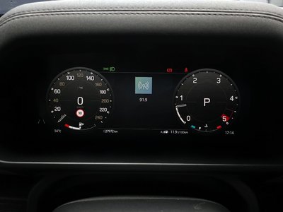 LAND ROVER DEFENDER - 8