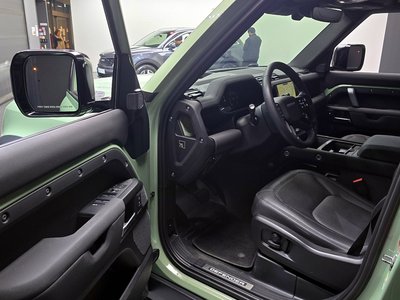 LAND ROVER DEFENDER - 10