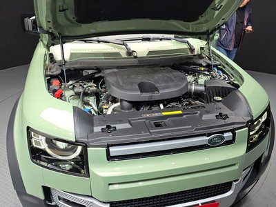 LAND ROVER DEFENDER - 7