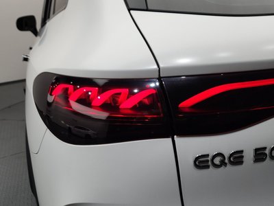 MERCEDES-BENZ EQE - 10