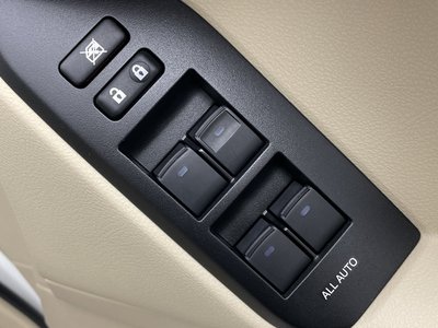 TOYOTA LAND CRUISER PRADO - 8