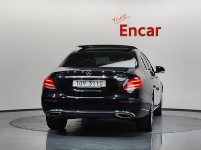MERCEDES-BENZ E-CLASS - 4