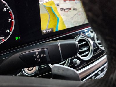 MERCEDES-BENZ E-CLASS - 9