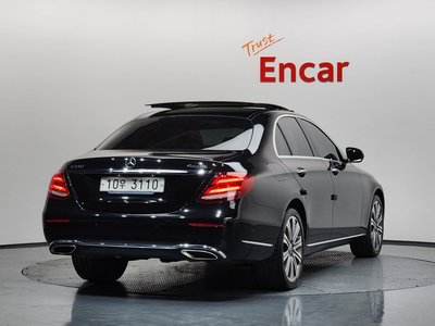 MERCEDES-BENZ E-CLASS - 3