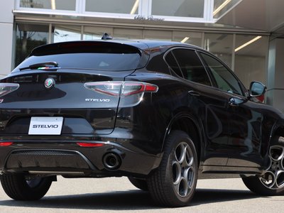 صورة 7 لـ 2025 ALFA Romeo STELVIO