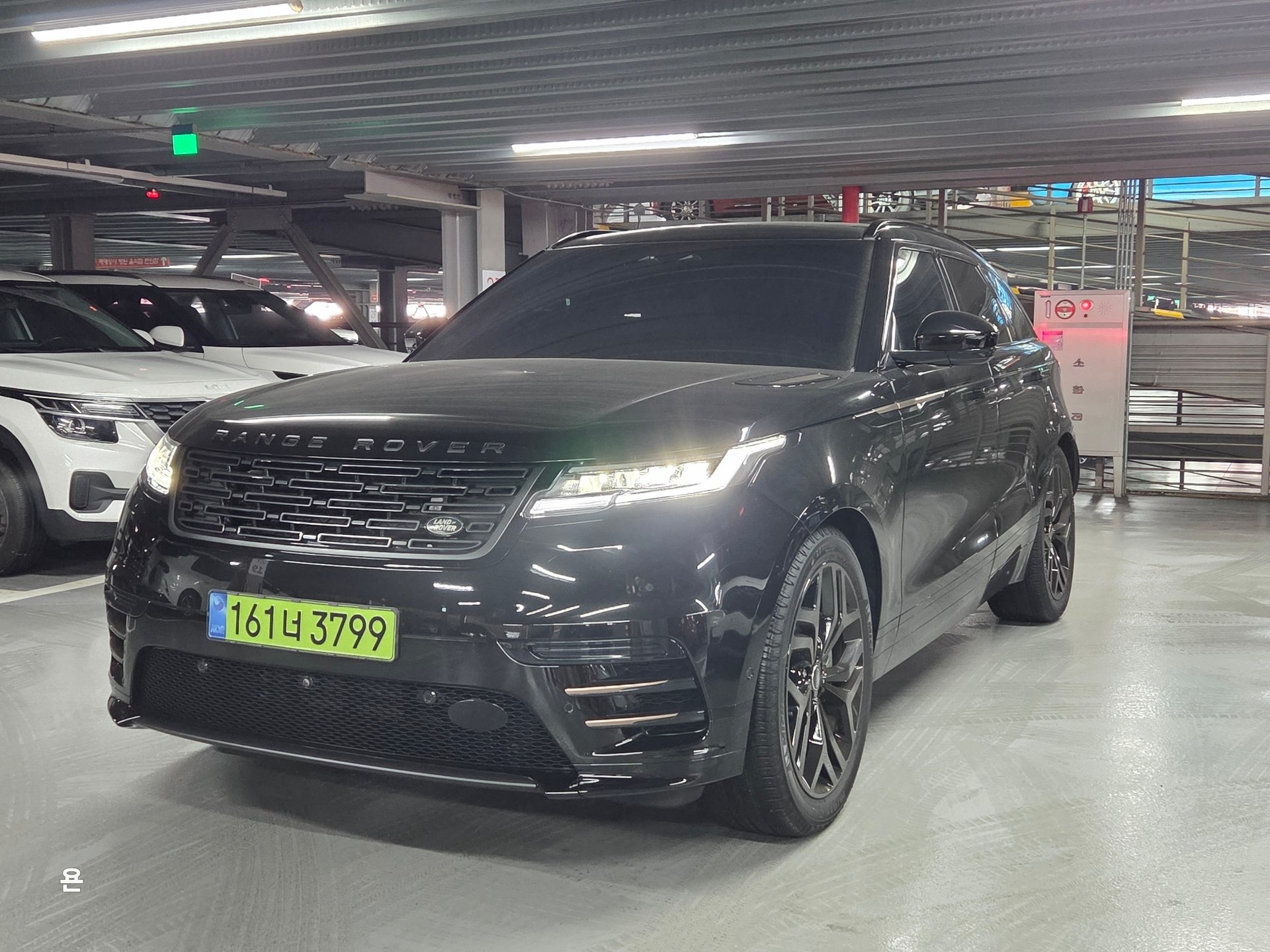 LAND ROVER RANGE ROVER VELAR - View 1