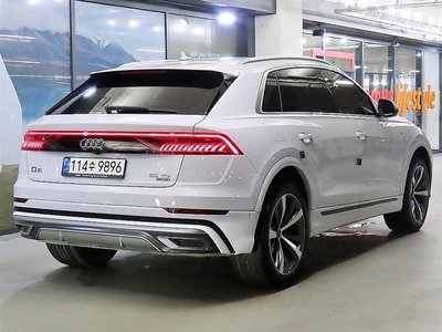 صورة 3 لـ 2021 AUDI Q8