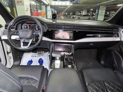 صورة 10 لـ 2021 AUDI Q8