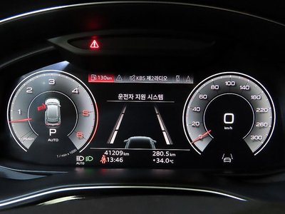 صورة 9 لـ 2021 AUDI Q8