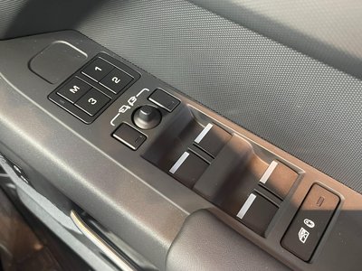 2023 LAND Rover DEFENDER thumbnail 39