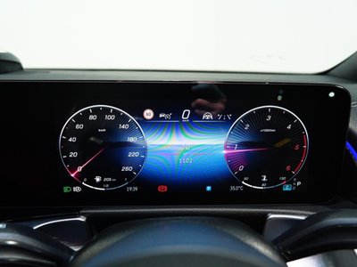 2025 Mercedes-BENZ GLB — миниатюра 17