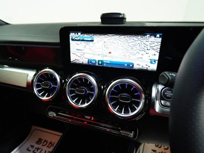 2025 Mercedes-BENZ GLB — миниатюра 18