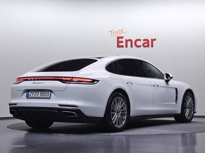 PORSCHE PANAMERA - 3