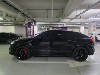 LAMBORGHINI URUS - 9