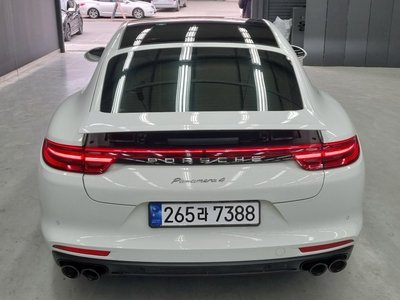 PORSCHE PANAMERA - 3