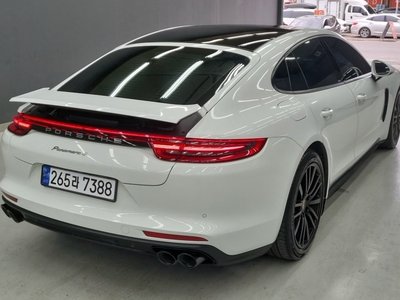 PORSCHE PANAMERA - 4