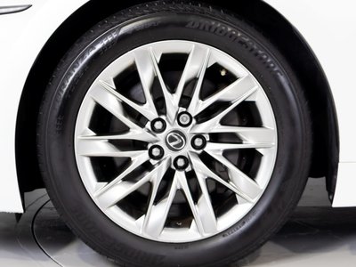 صورة مصغرة 25 لـ 2018 Lexus LS