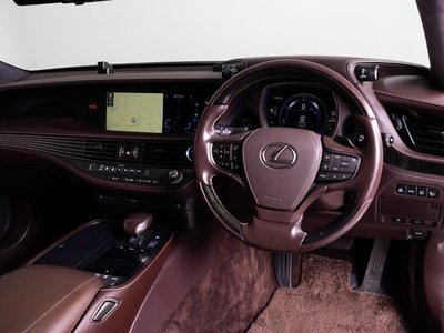 صورة مصغرة 32 لـ 2018 Lexus LS