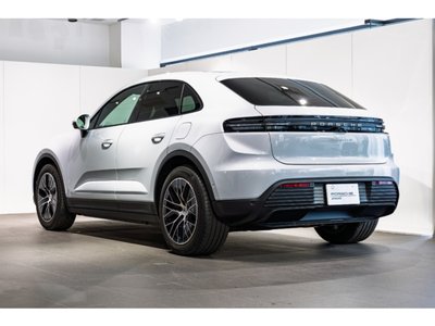 PORSCHE MACAN - 2