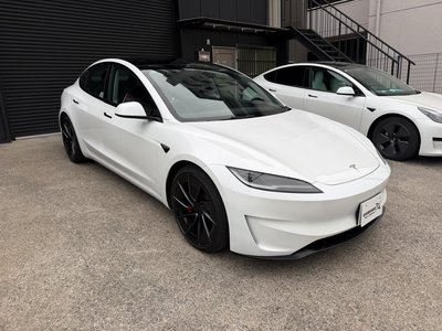 TESLA MODEL 3 - 10
