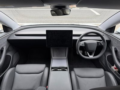 TESLA MODEL 3 - 2