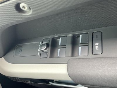 LAND ROVER DEFENDER - 9