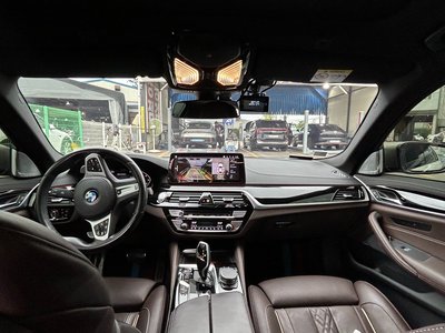 BMW 5 SERIES - 4