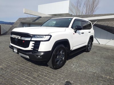 TOYOTA LAND CRUISER 300 - 2