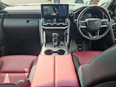 TOYOTA LAND CRUISER 300 - 9