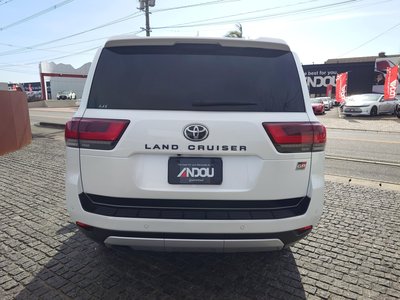 TOYOTA LAND CRUISER 300 - 7