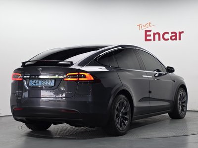 2019 Tesla MODEL X — фото 4