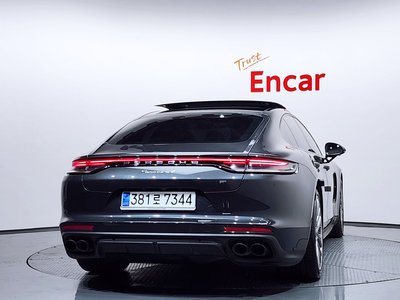 PORSCHE PANAMERA - 3