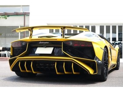 صورة 8 لـ 2016 Lamborghini AVENTADOR