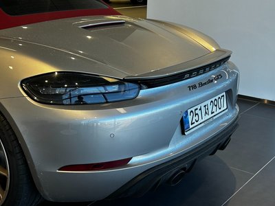 PORSCHE 718 BOXSTER - 4