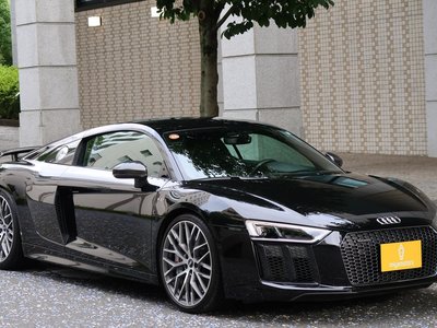 AUDI R8 - 1
