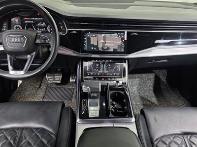 AUDI Q8 - 5