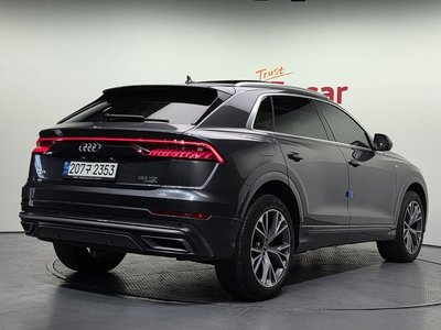 AUDI Q8 - 4