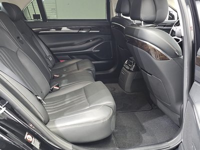 2019 Genesis G90 thumbnail 17
