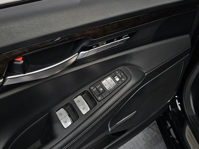 2019 Genesis G90 thumbnail 34