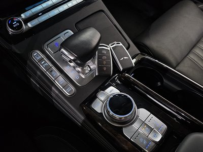 2019 Genesis G90 thumbnail 12
