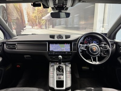 PORSCHE MACAN - 9