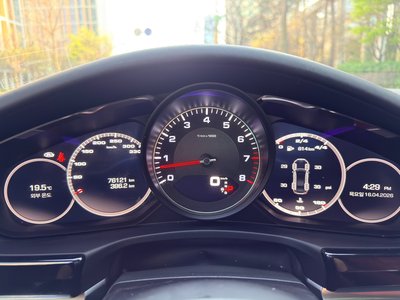 PORSCHE PANAMERA - 8