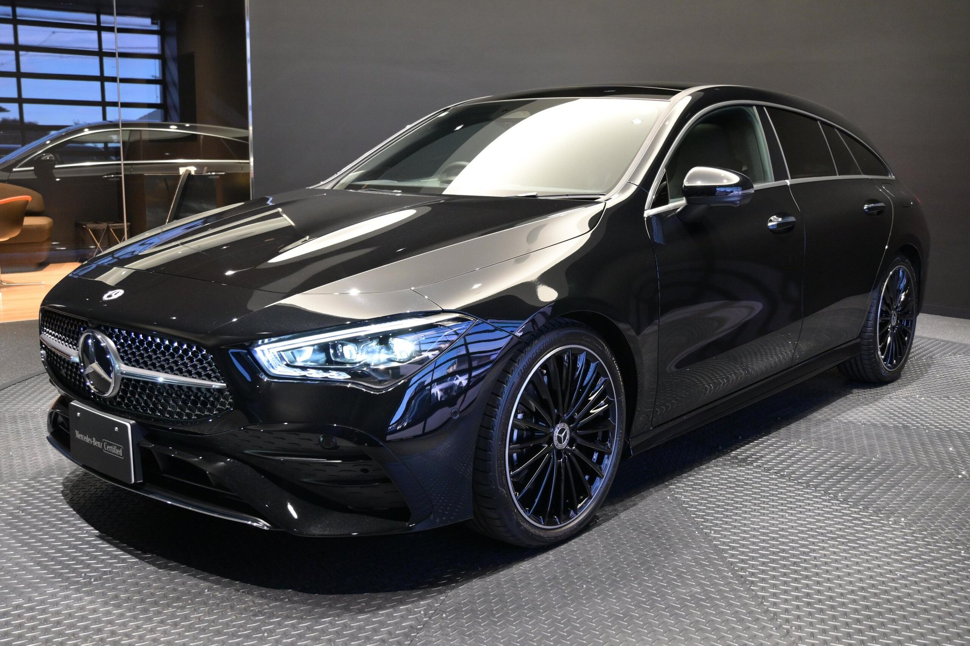 MERCEDES-BENZ CLA SHOOTING BRAKE - View 1