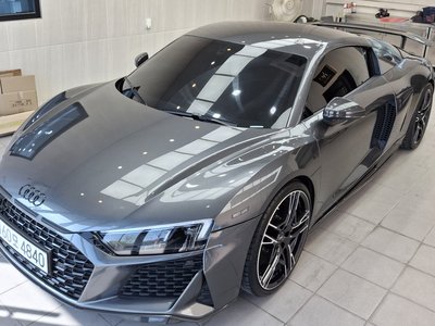 AUDI R8 - 1