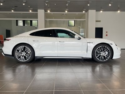 2021 Porsche TAYCAN photo 5