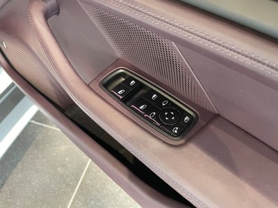 2021 Porsche TAYCAN 缩略图 32