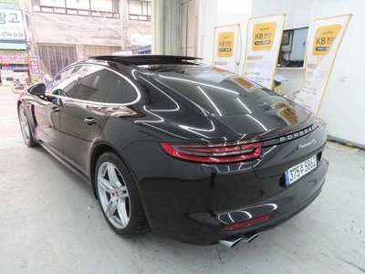 PORSCHE PANAMERA - 3